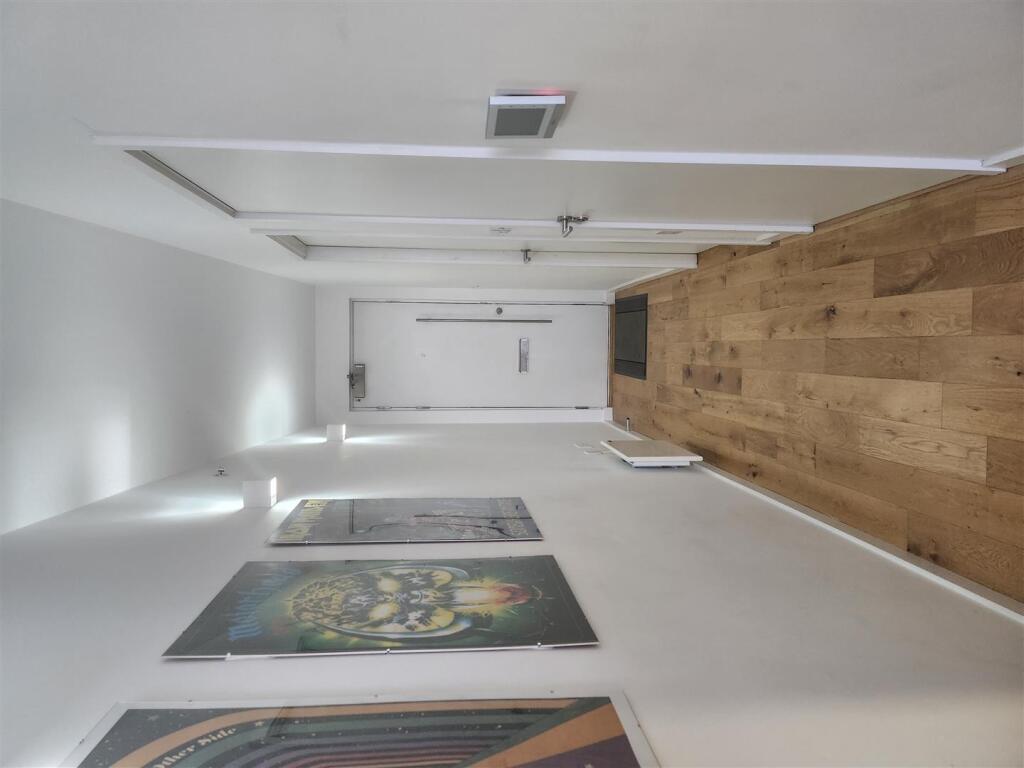 Hallway flat 502.jpg