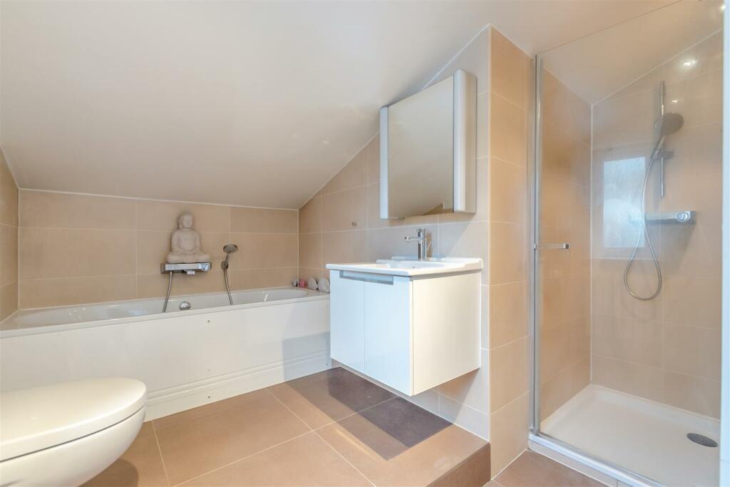 8627589-interior10.jpg
