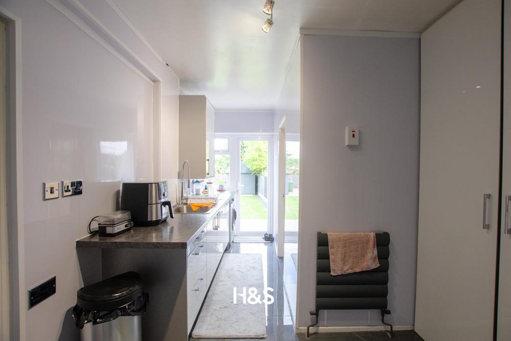 8 Leam Crescent - utility2.jpg