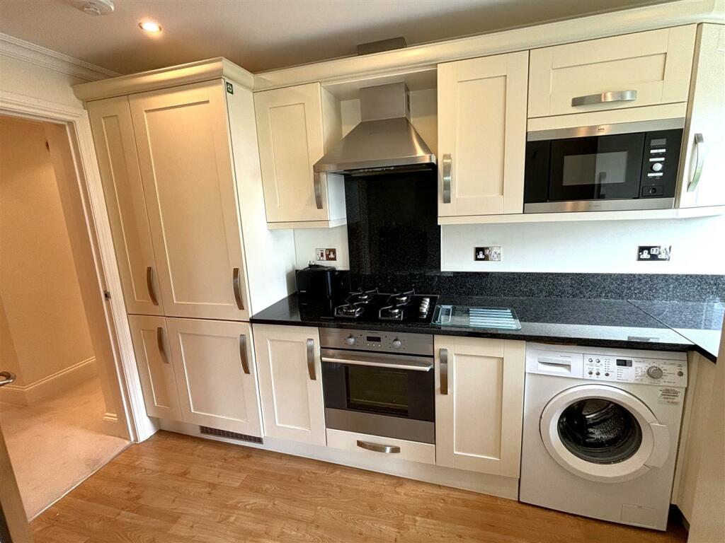 Kitchen (2).jpeg