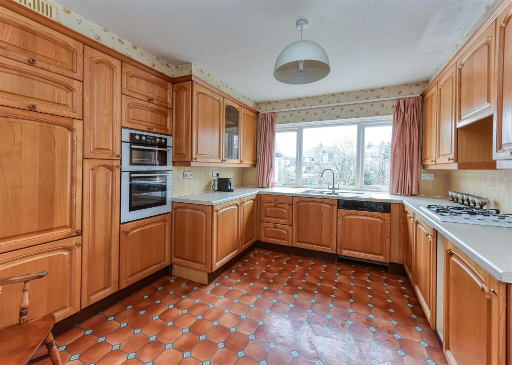 38 Meadow Road-kitchen.jpg