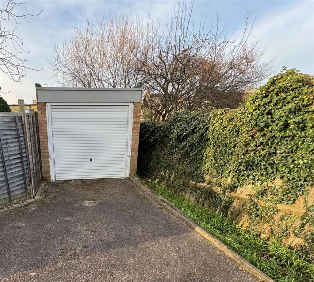 04 Garage 1.jpeg