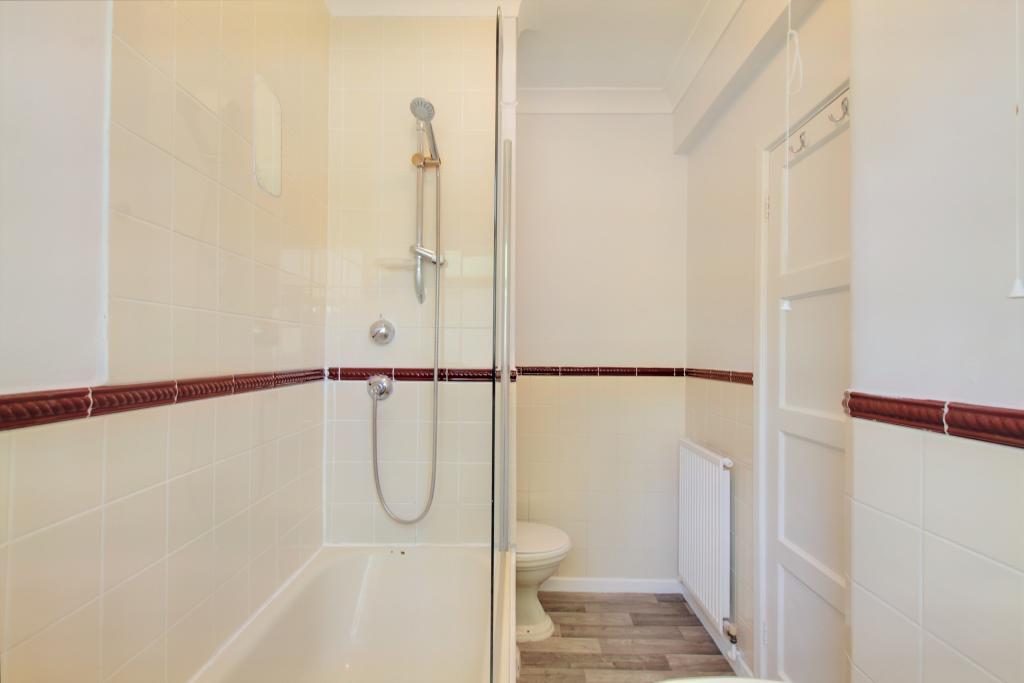 6.bathroom.jpg