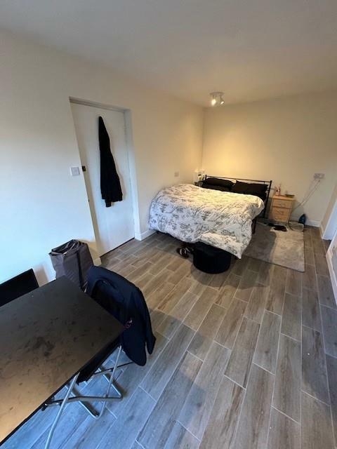 LIVING/BEDROOM