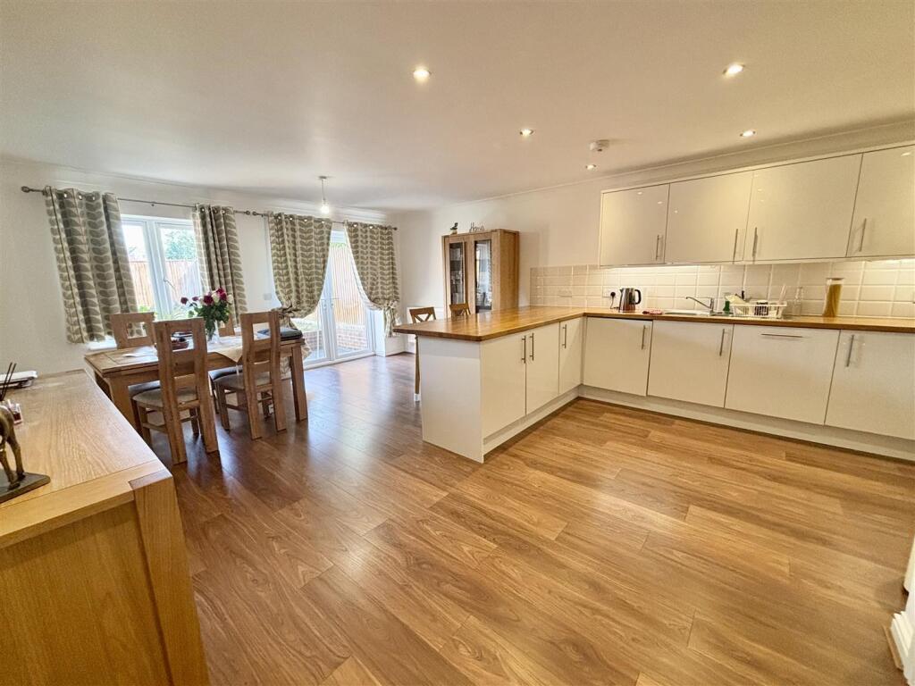 Kitchen / Dining Room