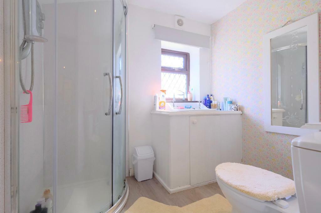 Shower room (off bathroom)