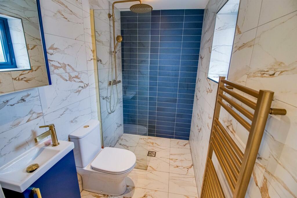 EN SUITE WET ROOM/W.C.