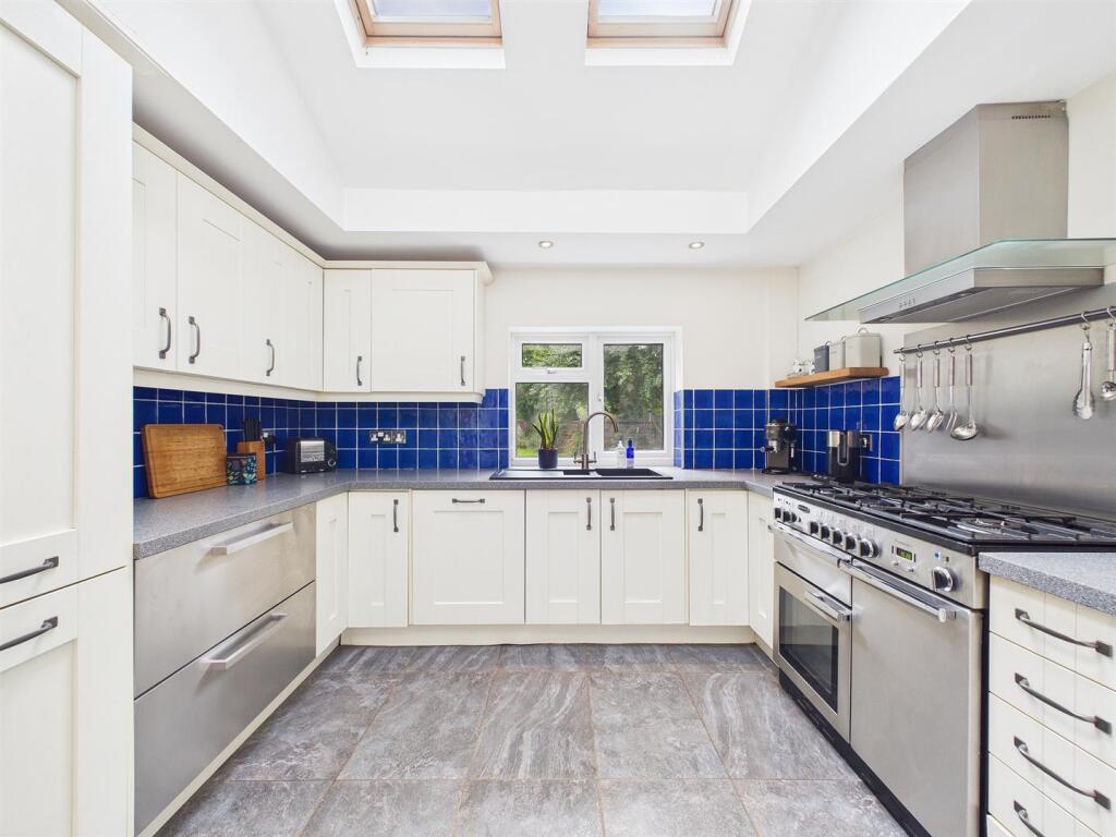 20 - Detached Period Property for Auction, Swinefo