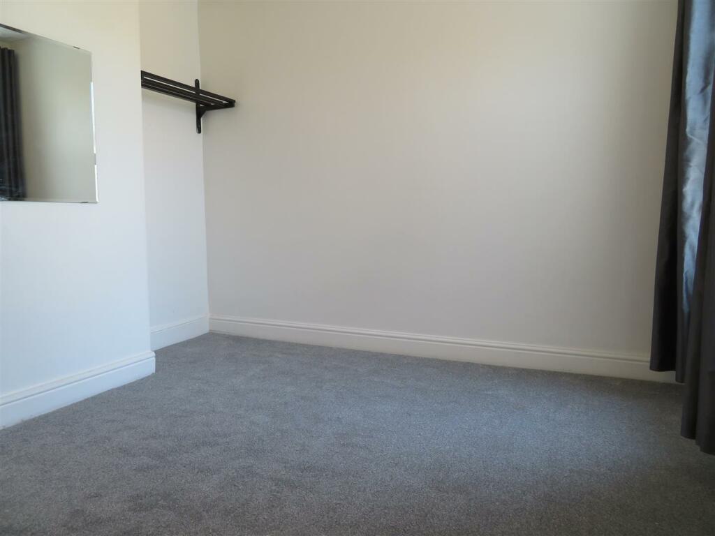 137 Newcome Bed2.JPG