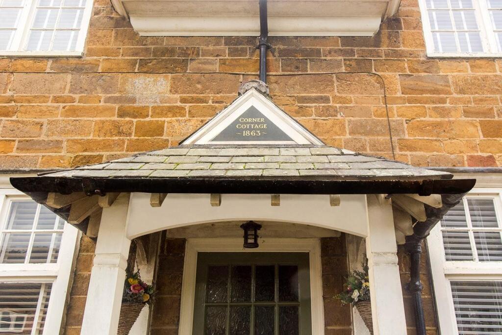 Frontage &amp; Outlook