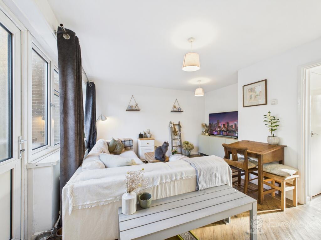 CAM03624G0-PR0166-STILL006