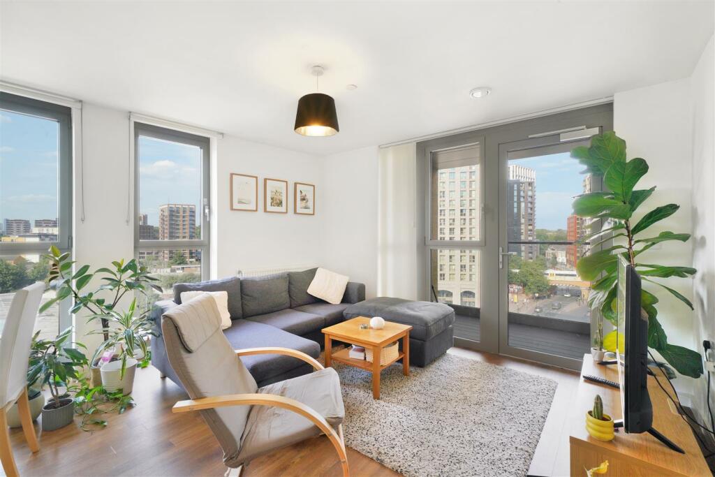 Living Room - Roma Corte, Renaissance Development 