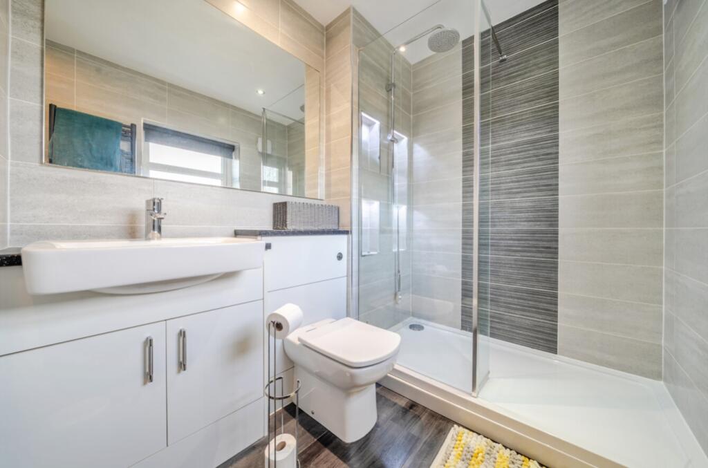 1385952-18-6932cfcd58354