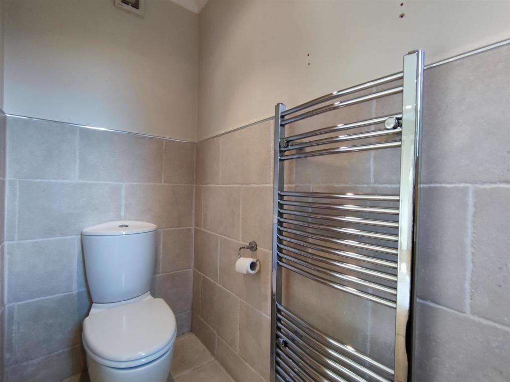 Ground Floor WC 2