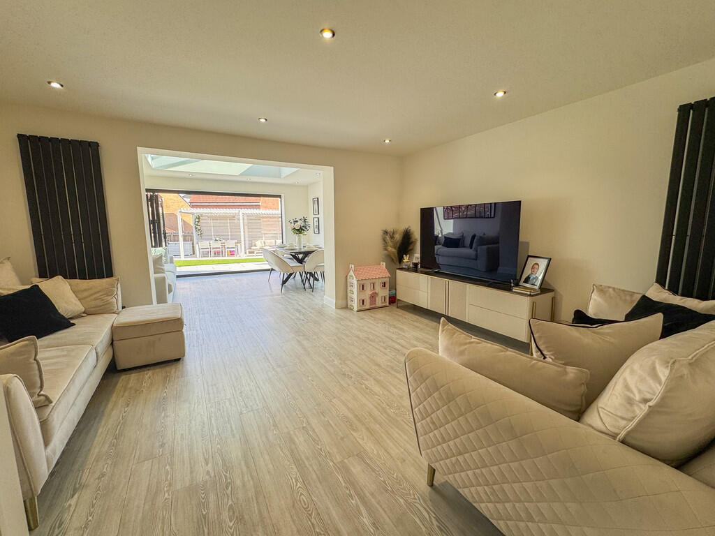 LOUNGE 1