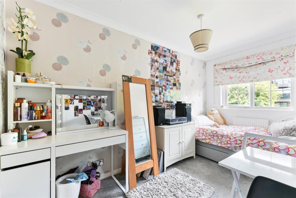 MIDDLE CLOSE, 10- (6).jpg