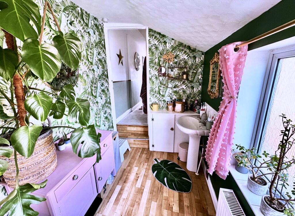 Bathroom to sink area