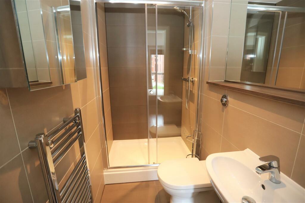 ensuite.jpg