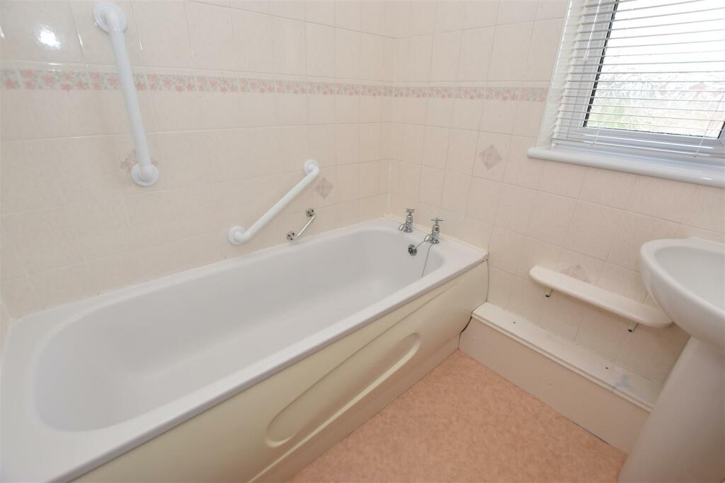 Bathroom.JPG