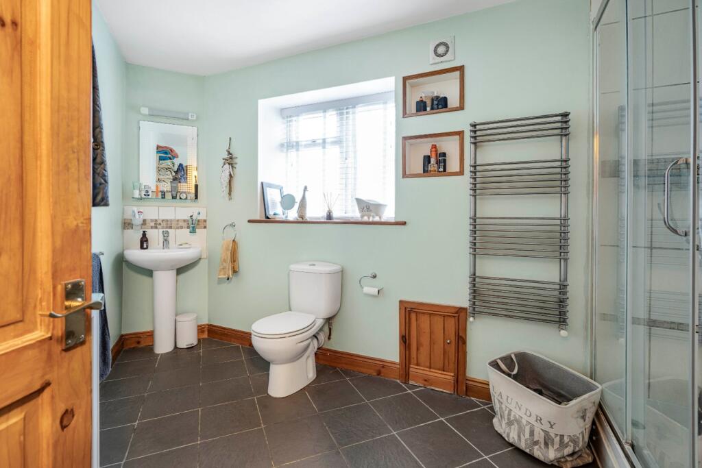 Utility/Shower Room
