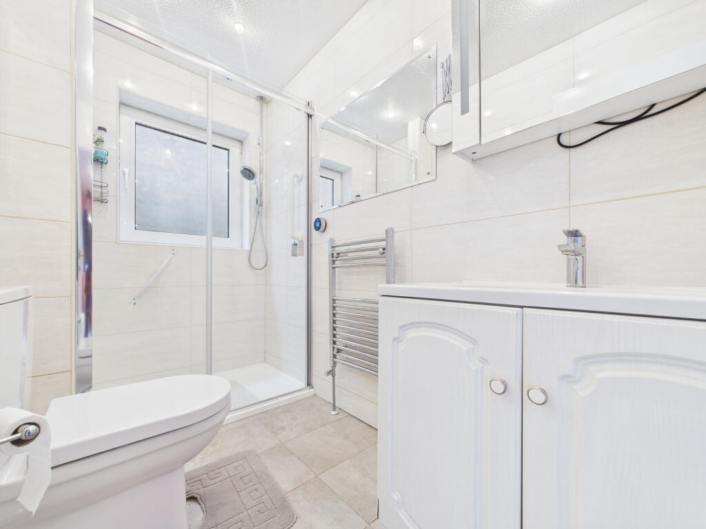 CAM02909G0-PR0484-STILL039