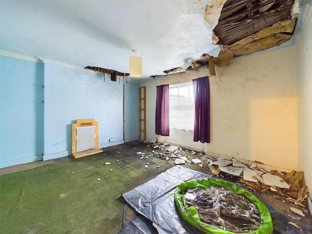 11 - 5 Bedroom terraced house.jpg