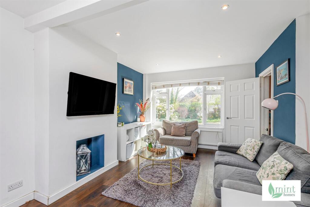 15__Engliff_Lane__Pyrford__Woking__Surrey__GU22_8S