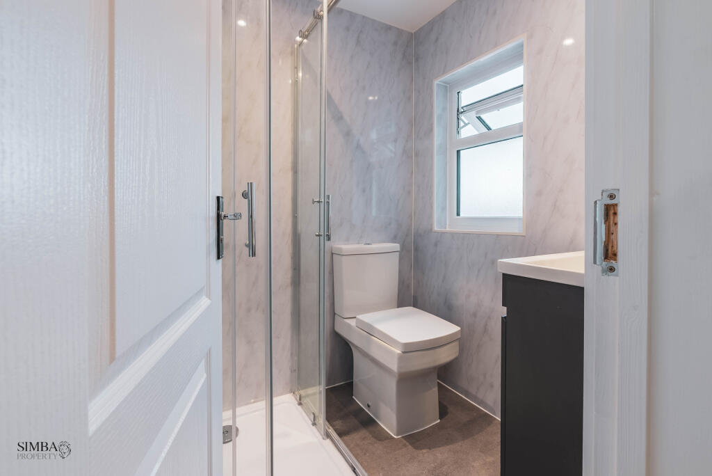 8BA Second Floor Bathroom