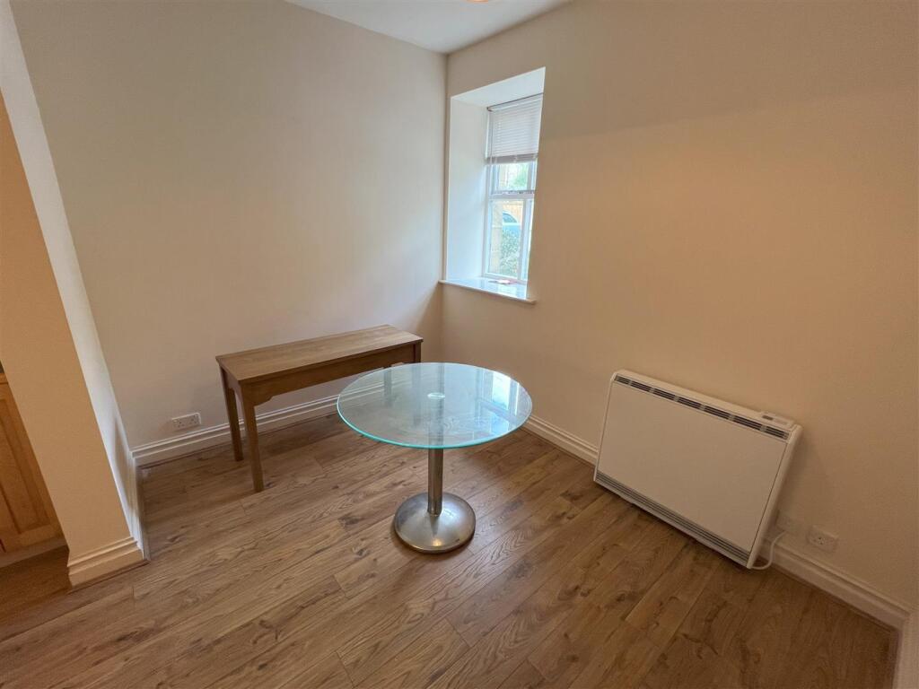 Dining Area 1.jpeg