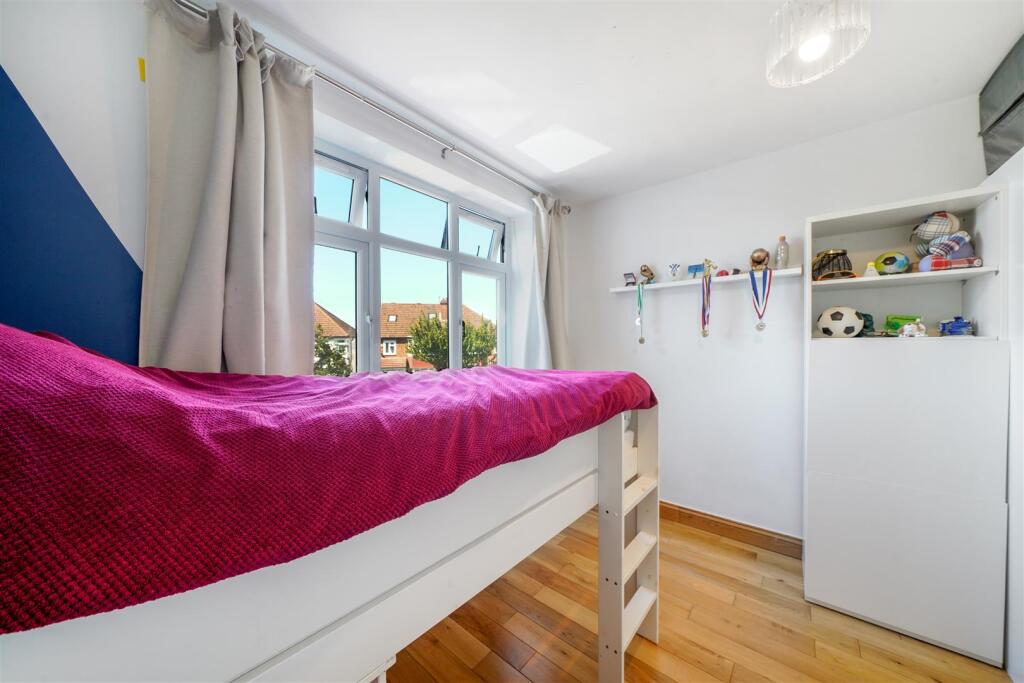 39 Carlton Avenue West - LrKGqyHvVT2AKjheSZu9.jpg