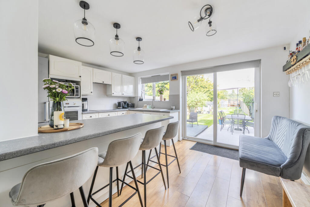 1356112-7-68c9a01...