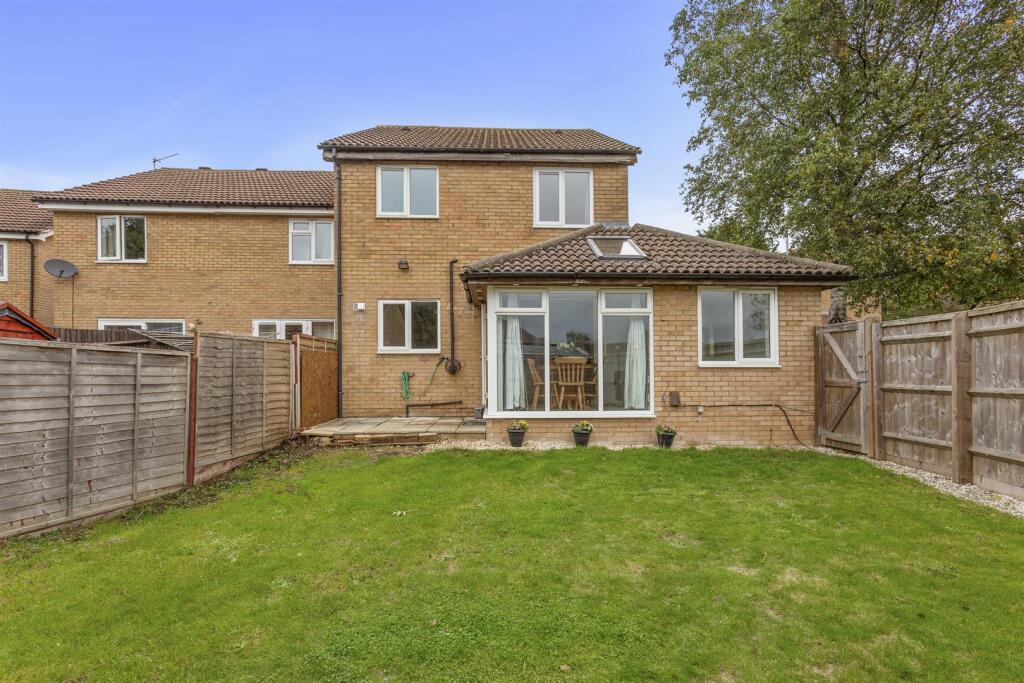 66 Lansdowne Way, HP11 1TN-10.jpg