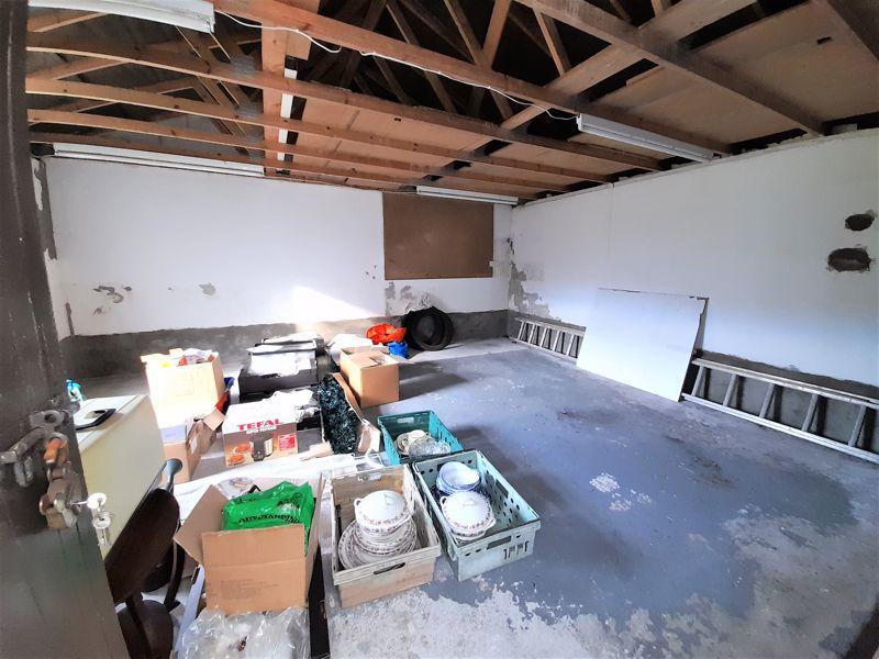 Generous Garage/Workshop