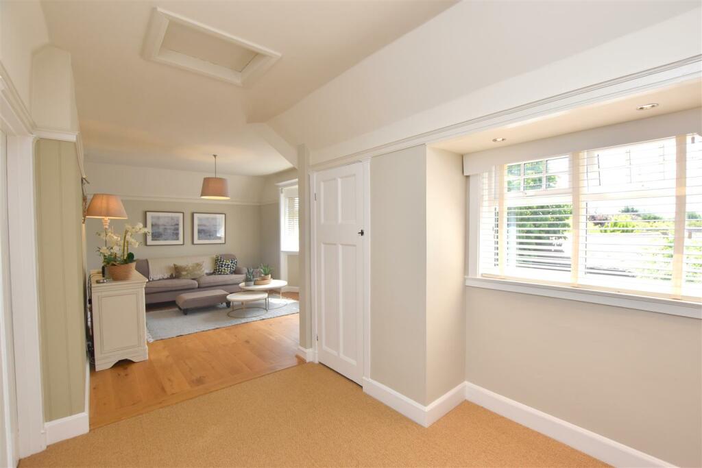 REAR LANDING/SITTING AREA