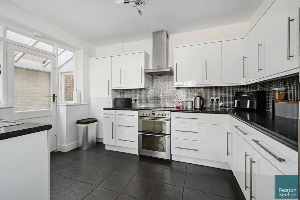 26 Norman Cresent BN43 (5).jpg