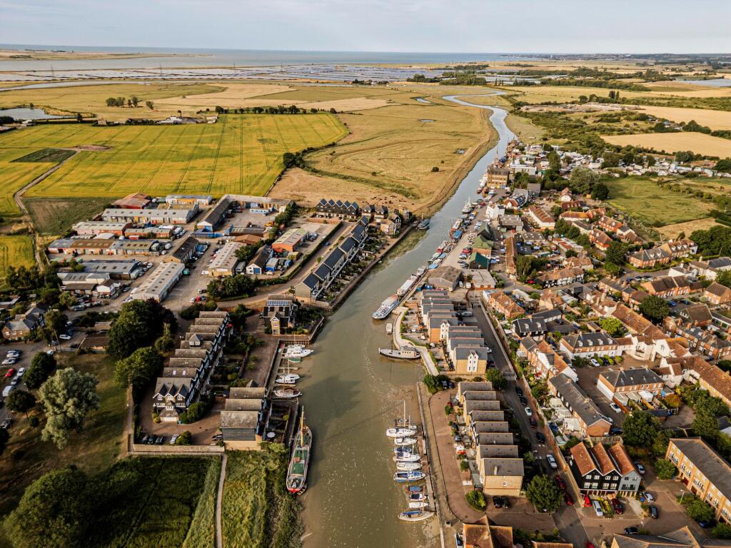 Surrounding Views (8)