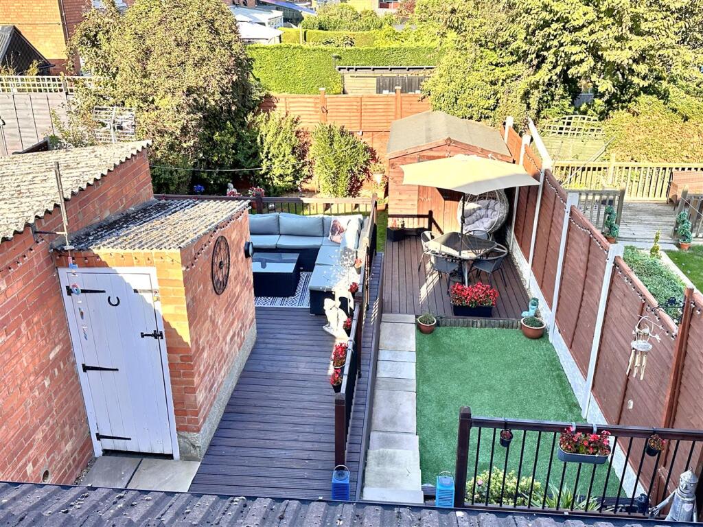 Lovely Landscaped Garden 154