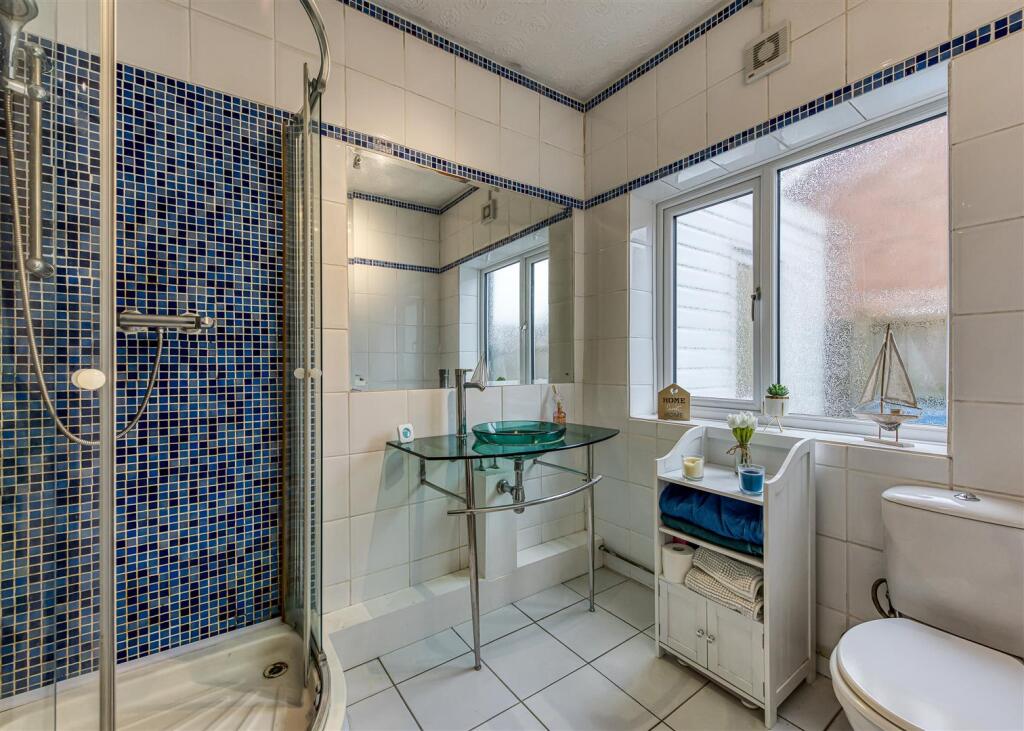 3 Chapel Close-Shower Room.jpg