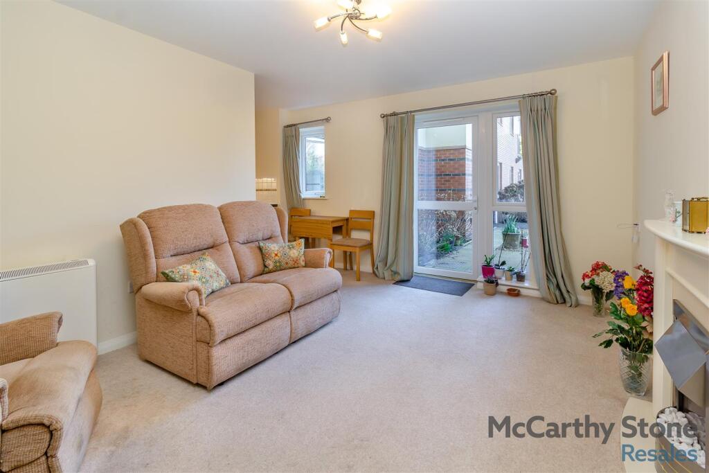 8638089-interior06.jpg