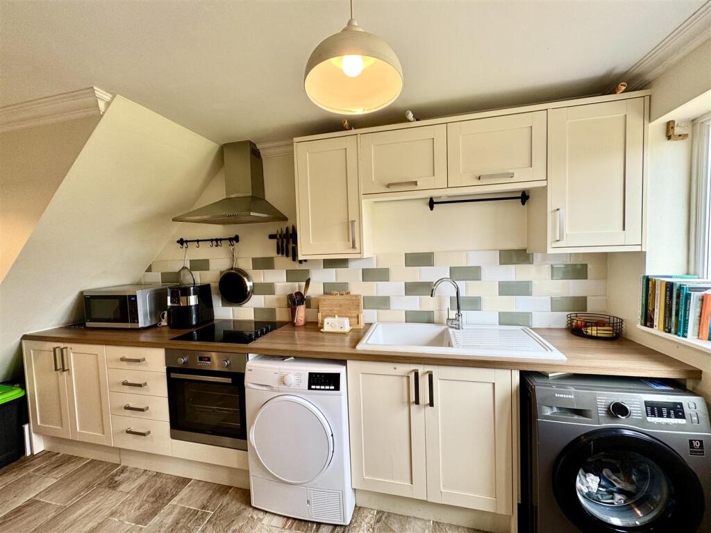 KITCHEN/BREAKFAST ROOM