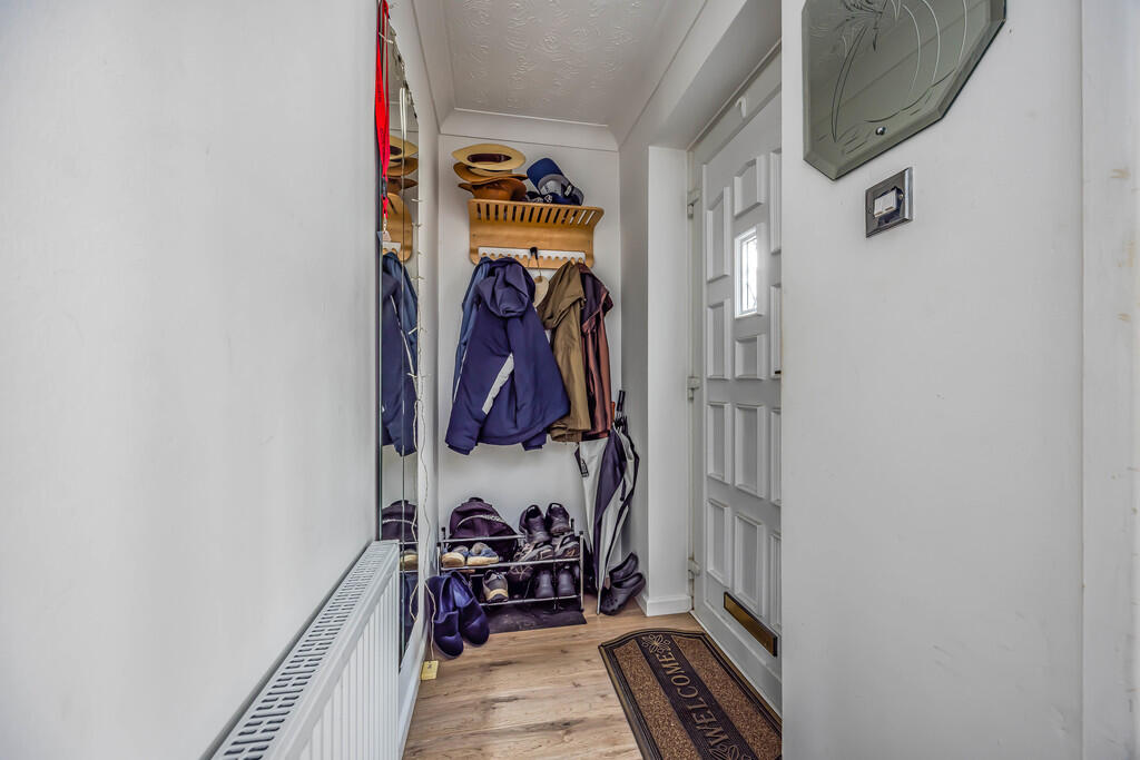8 Westcliff Mews,...