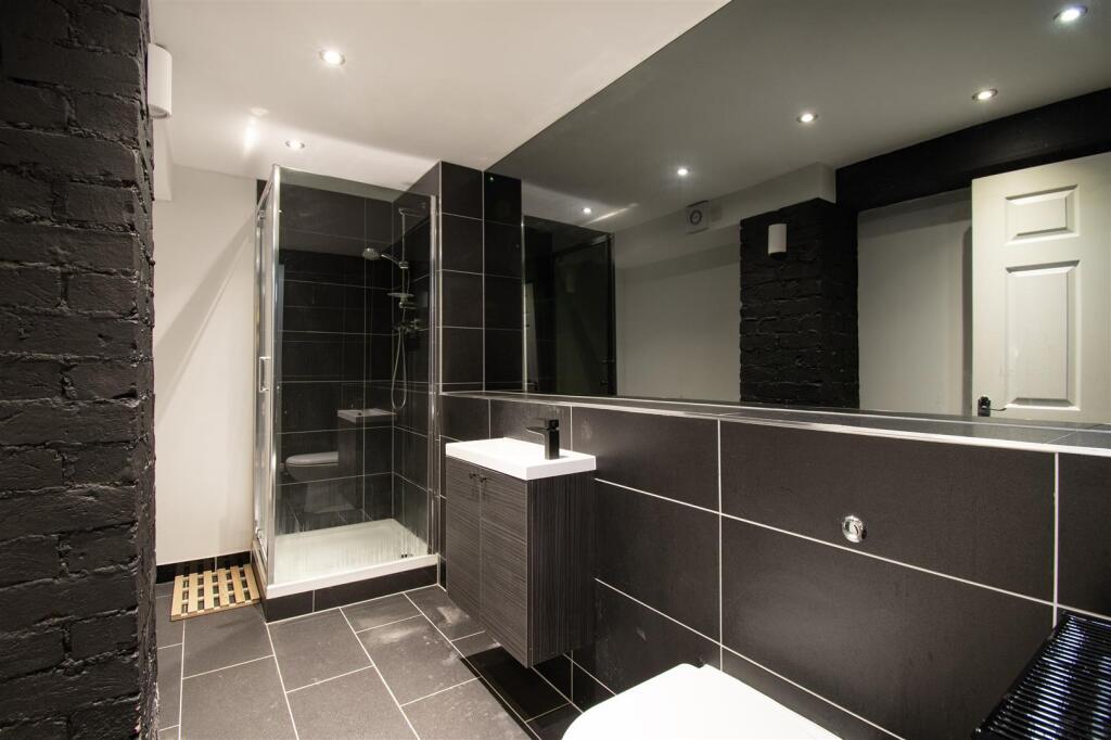 ensuite (1).jpg
