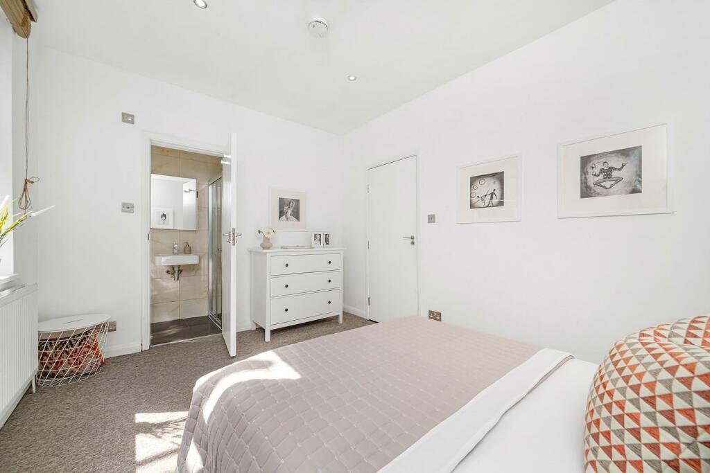 Principal bedroom.jpg