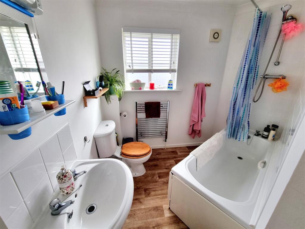 Bathroom.jpg