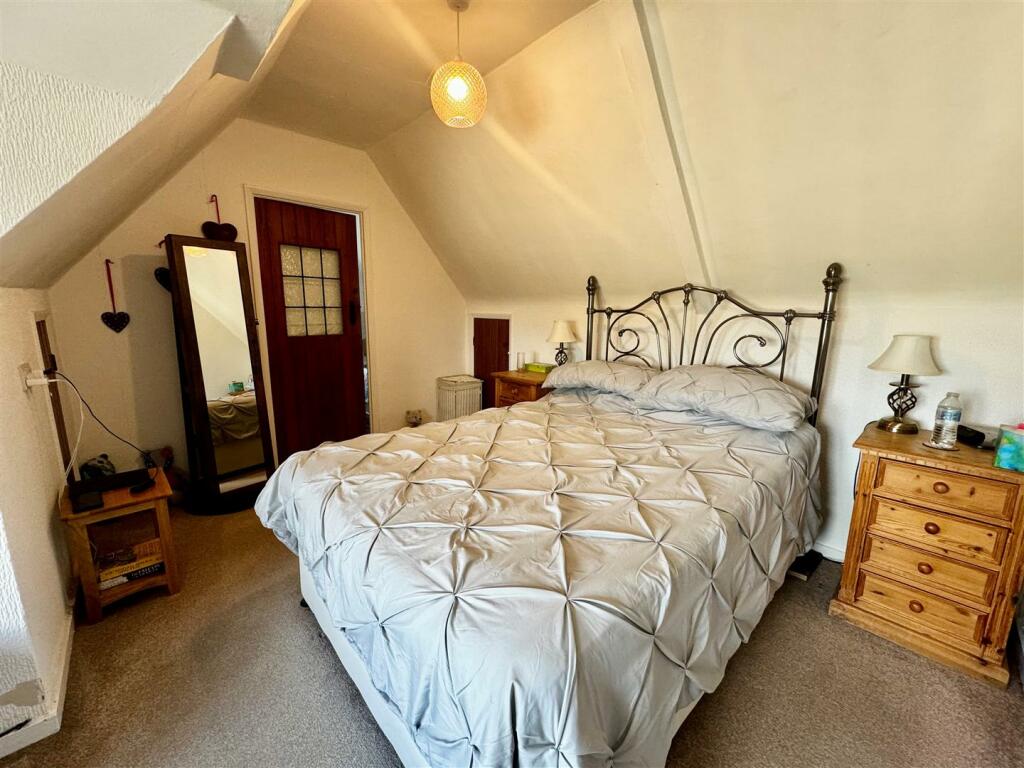 Bedroom1.jpg