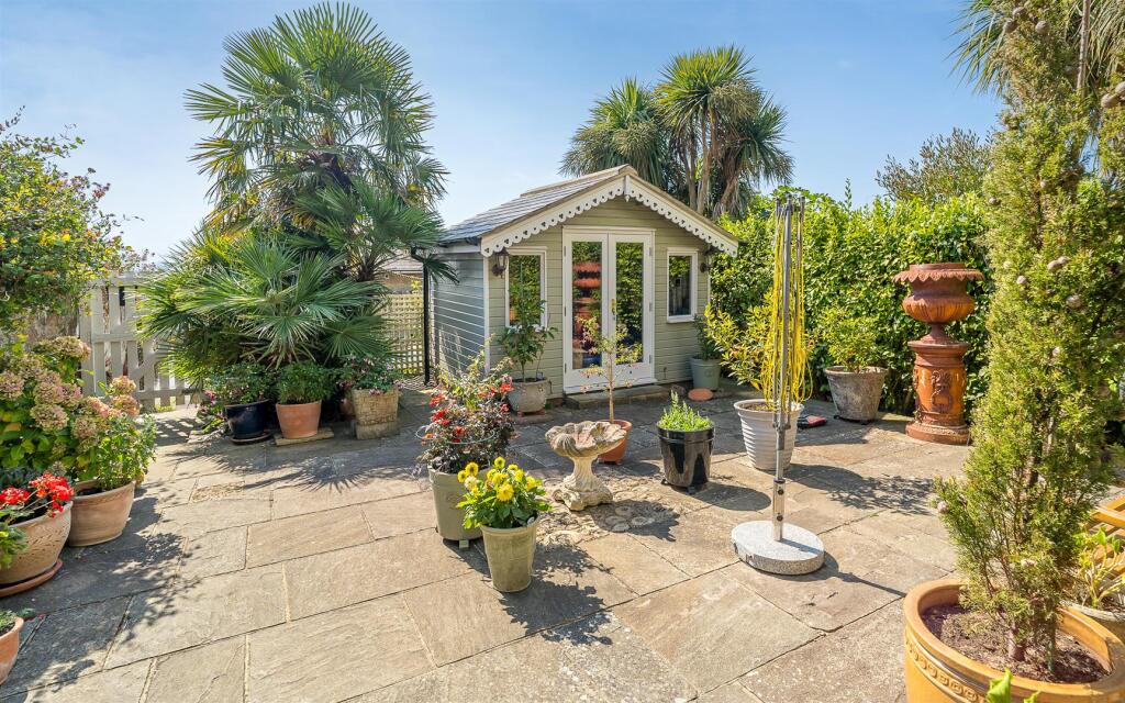 Summer House and Paved Garden