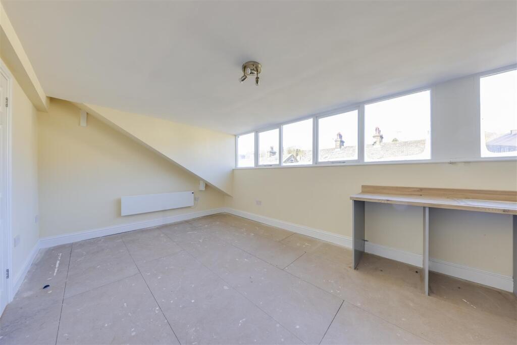 Living / Kitchen Alt