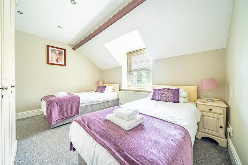 24235 The Coach house-017.jpg