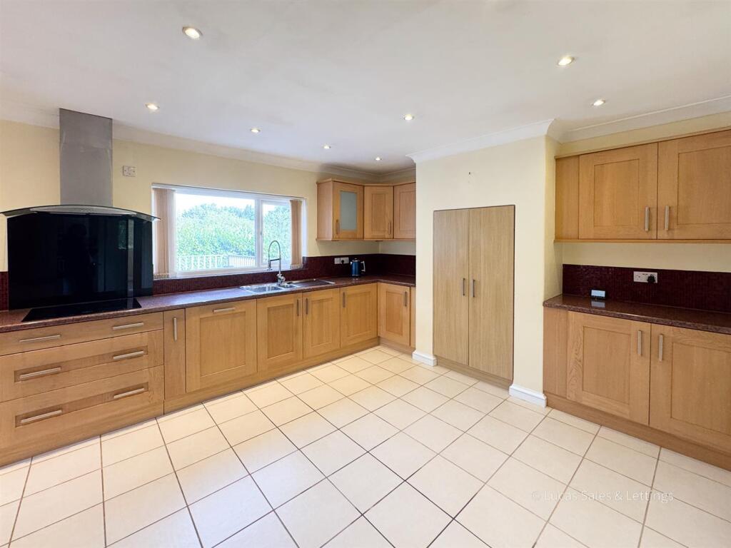 3 Larch Rd Kettering-16.jpg