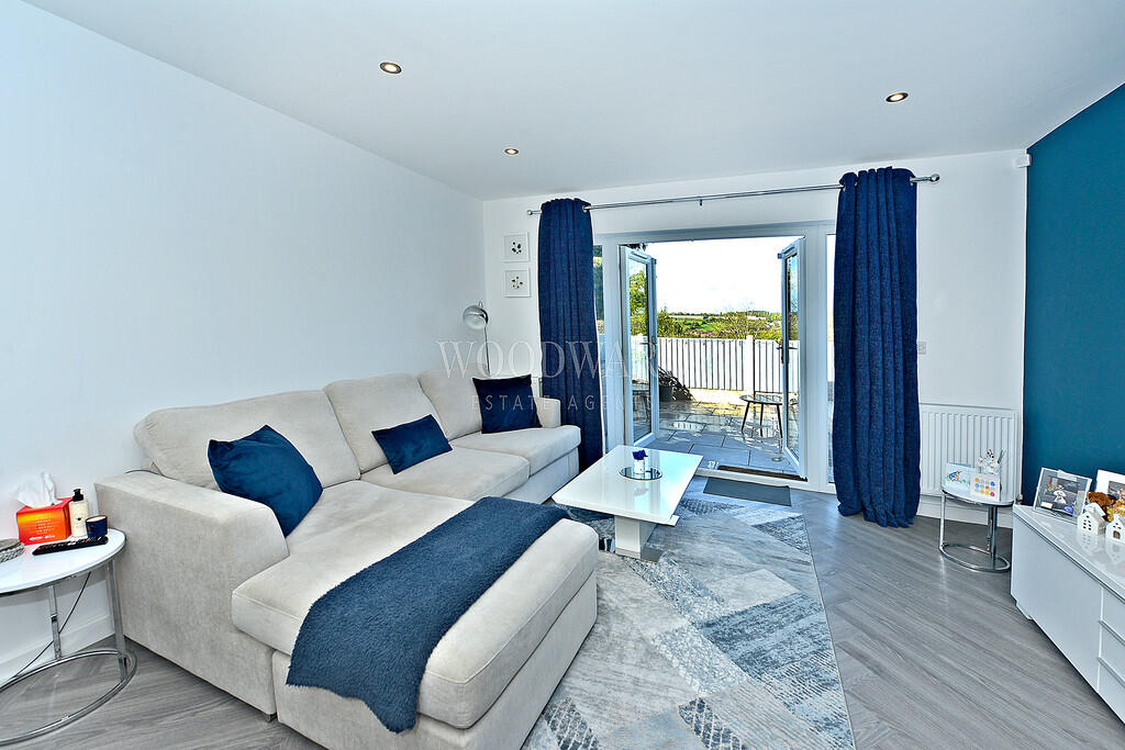 Open Plan Living/...